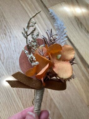 Ling’s Moment Rust Orange Boutonnière Set